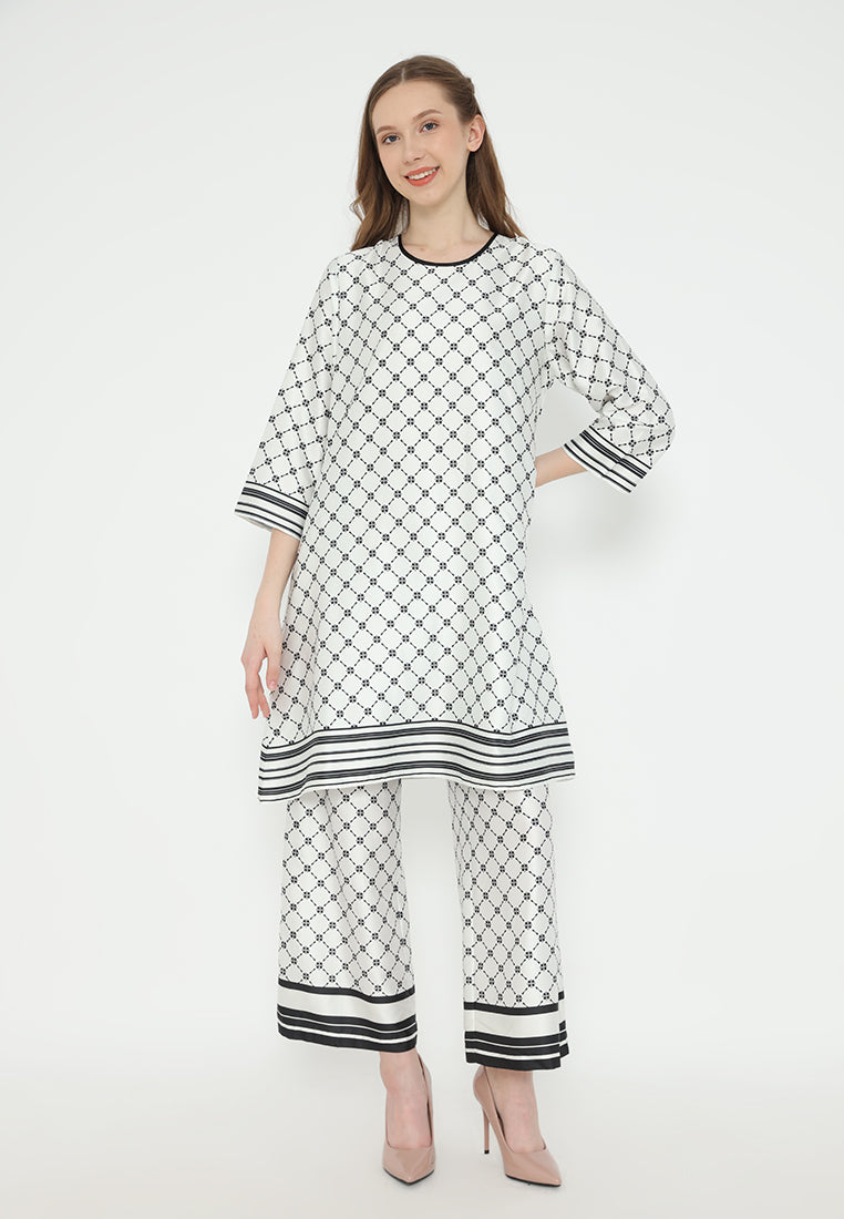 Minimalist Monochrome Tunic | White