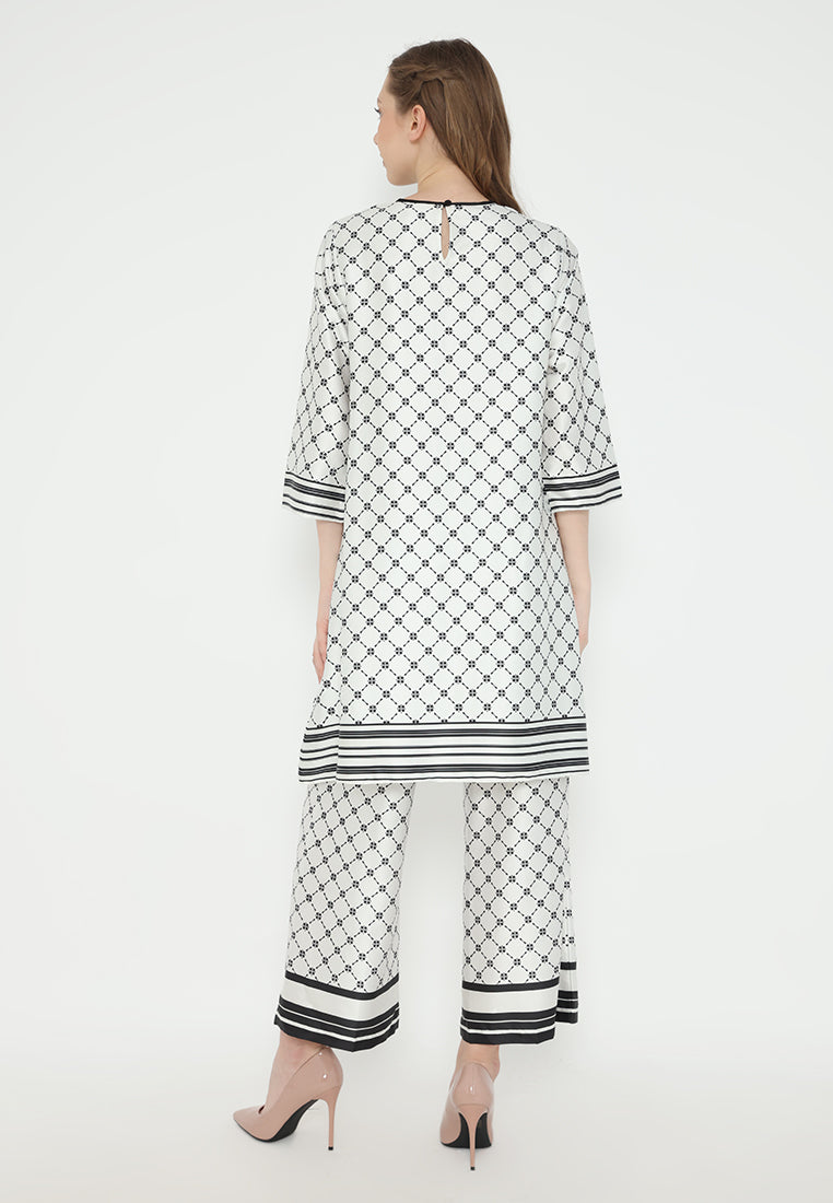 Minimalist Monochrome Tunic | White