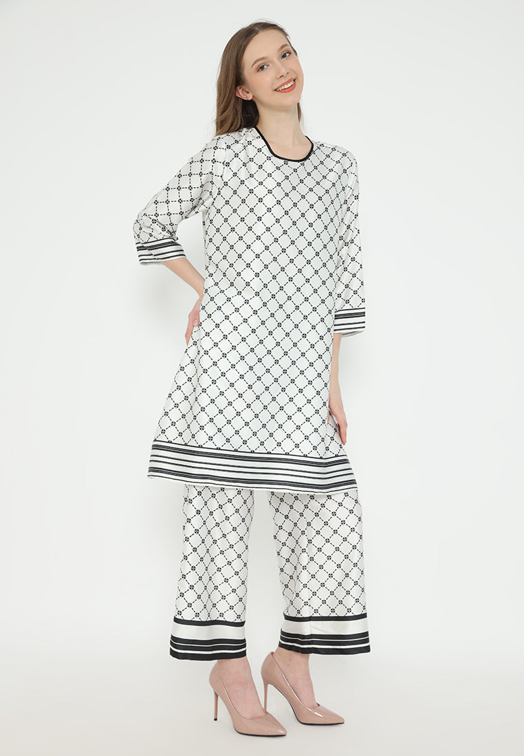 Minimalist Monochrome Tunic | White