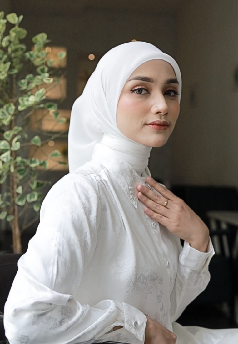 Alma One Set Tunic With Detail Payet In White By Brilliant Girl