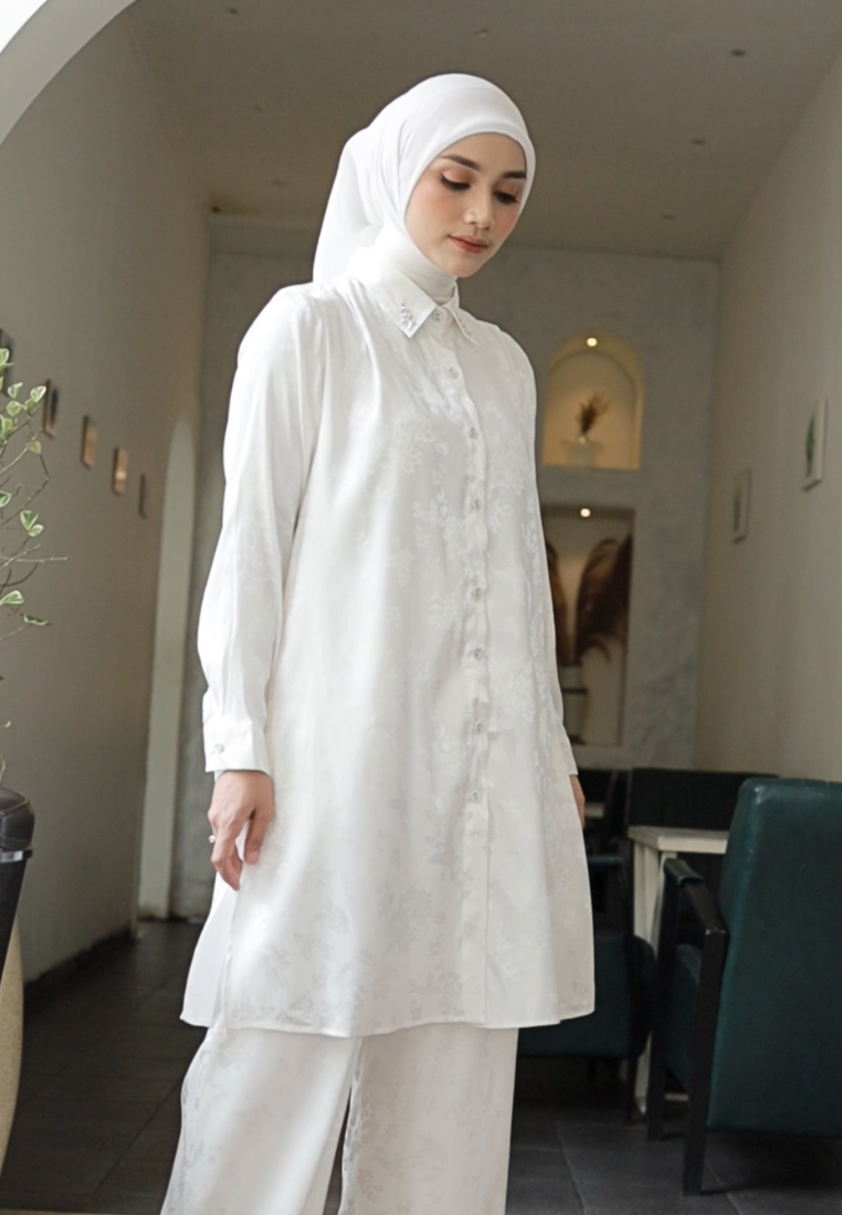 Alma One Set Tunic With Detail Payet In White By Brilliant Girl
