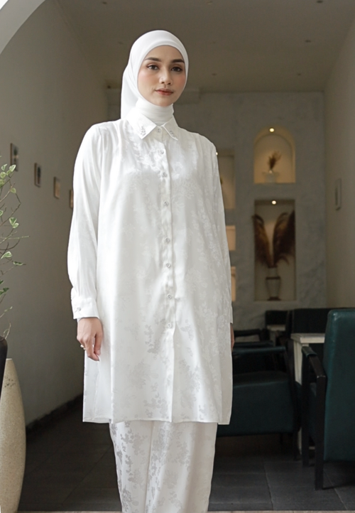 Alma One Set Tunic With Detail Payet In White By Brilliant Girl