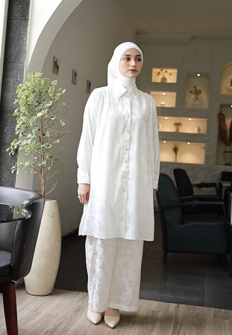 Alma One Set Tunic With Detail Payet In White By Brilliant Girl