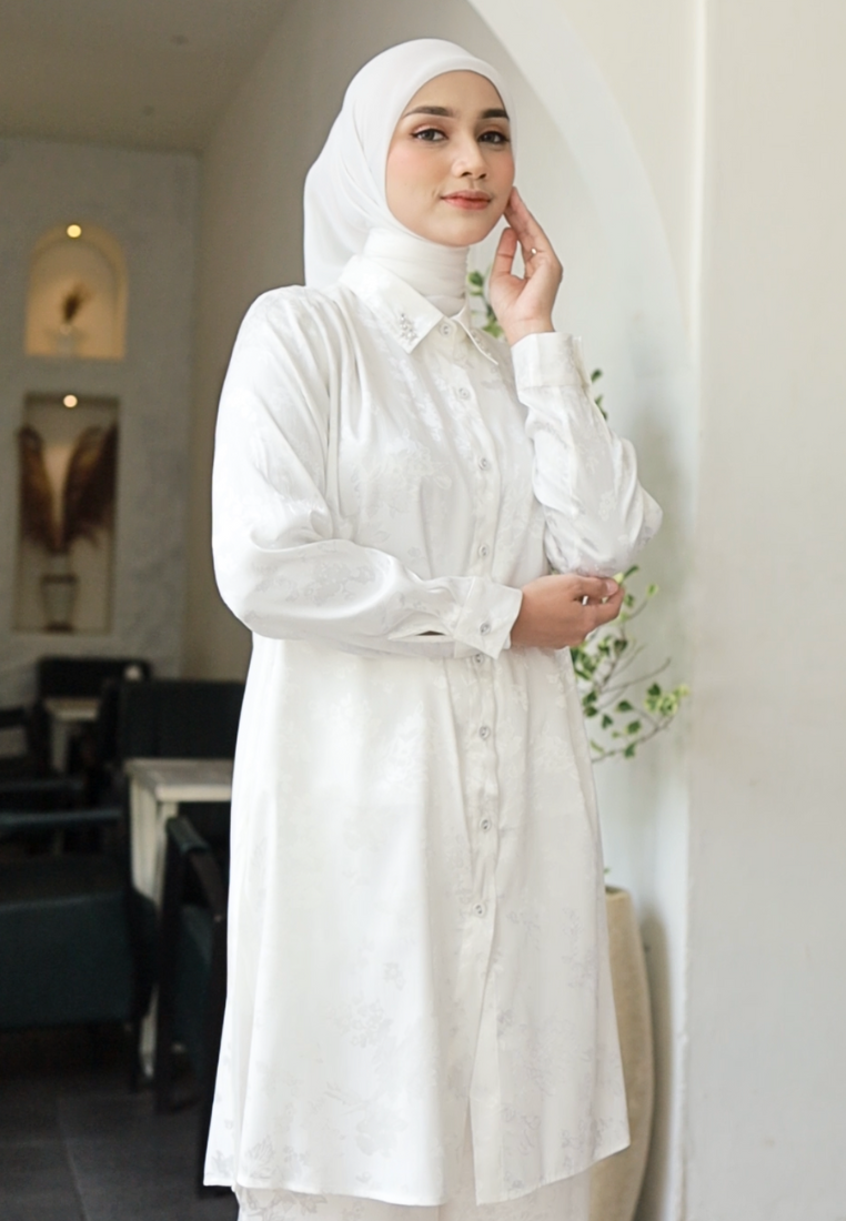 Alma One Set Tunic With Detail Payet In White By Brilliant Girl