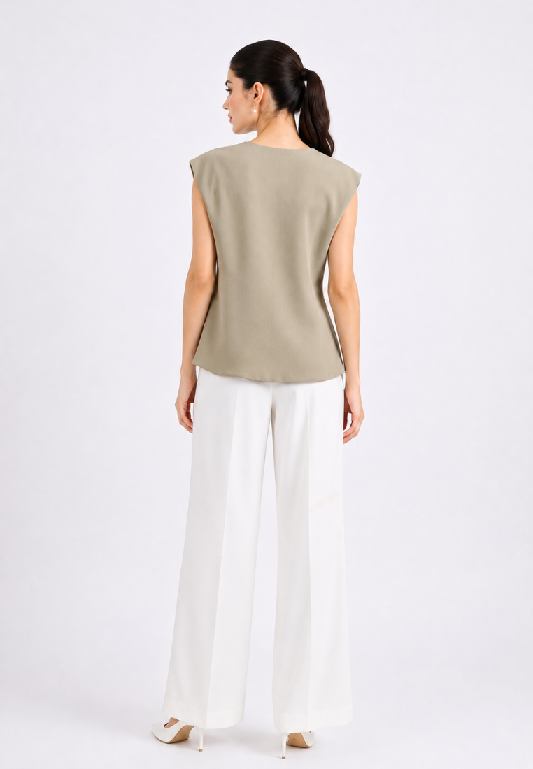 Avela Vest With Buckle | Mocca