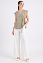 Avela Vest With Buckle | Mocca