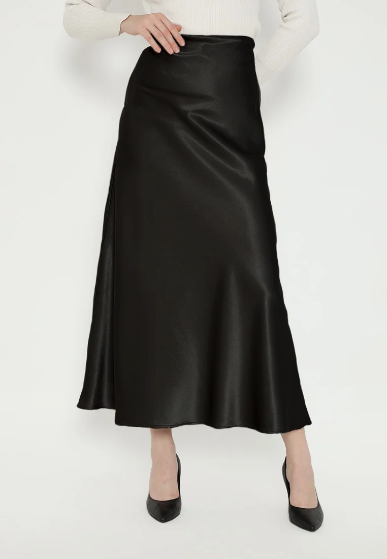 Solis Satin Long Skirt | Black