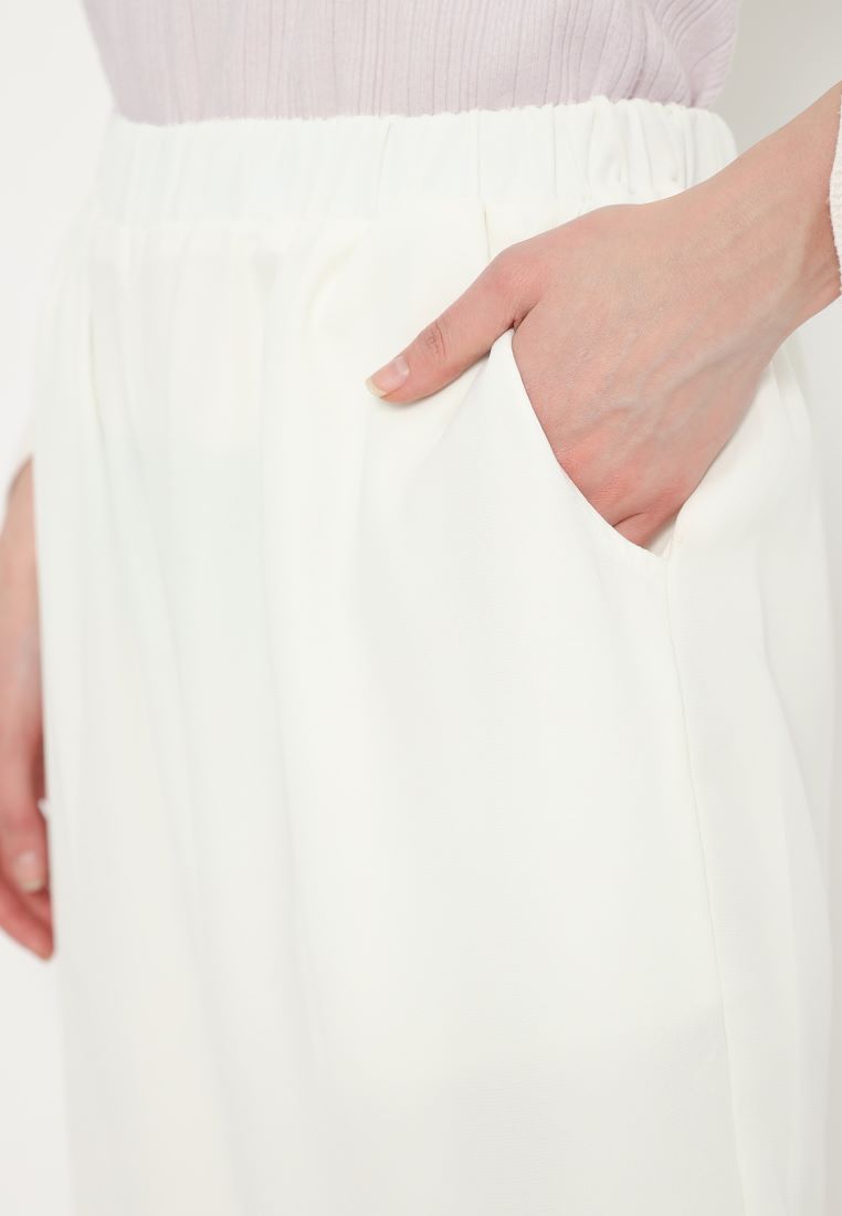 Amalia Plain Pants | White
